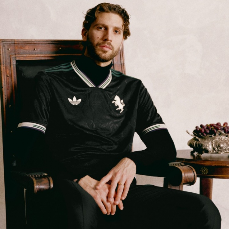 开云注册网址-葡萄图案！尤文晒本赛季第三球衣：传承如同美酒，愈久愈醇